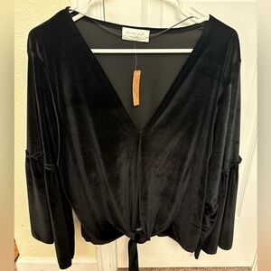 NWT Holiday Top Black Velvet with Bell Sleeves Size L